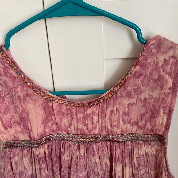 Light and airy Indian dye sleeveless top in mauve and beige dye. - Picture 2 of 5
